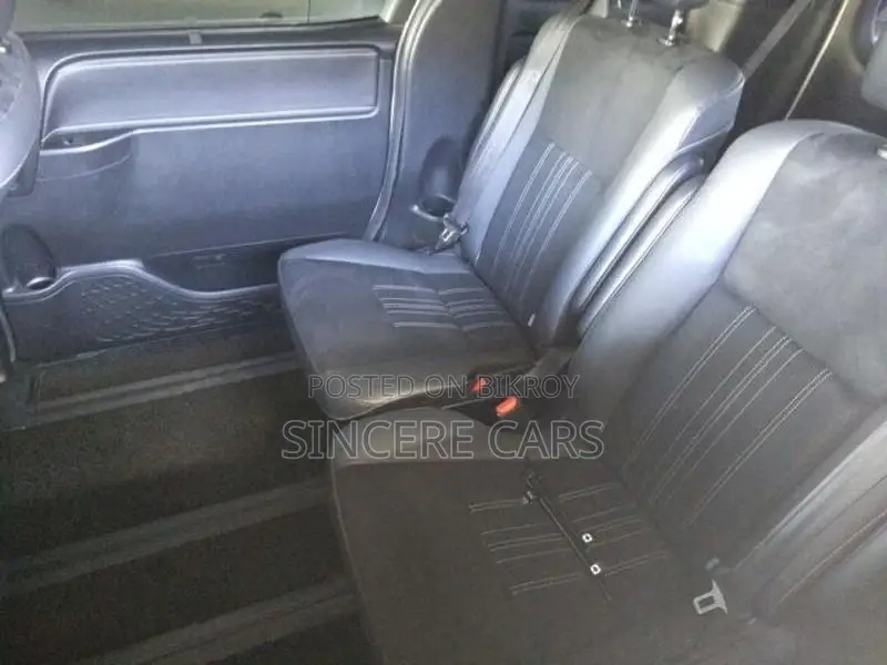 Toyota Esquire GI PREMIUM HYB 4.5 2020