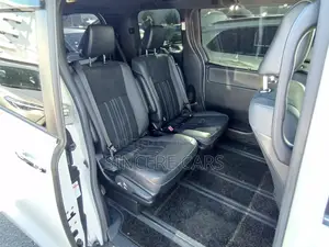 Toyota Esquire GI PREMIUM HYB 4.5 2020