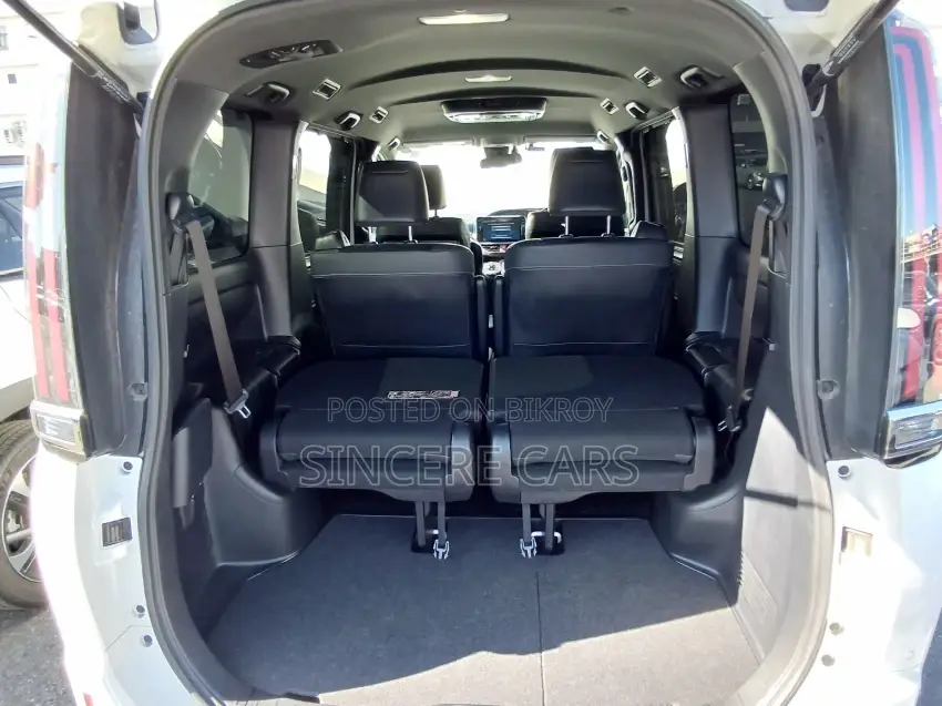 Toyota Esquire GI PREMIUM HYB 4.5 2020