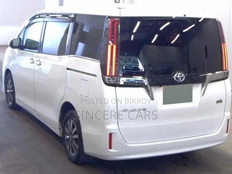 Toyota Esquire GI PREMIUM HYB 4.5 2020