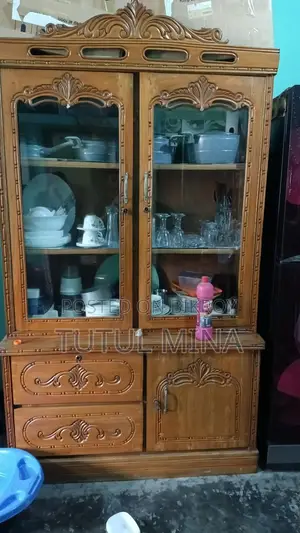 সেগুন কাঠের শোকেস
