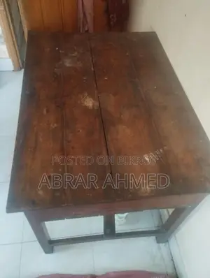 একটি টেবিল বিক্রয় হবে