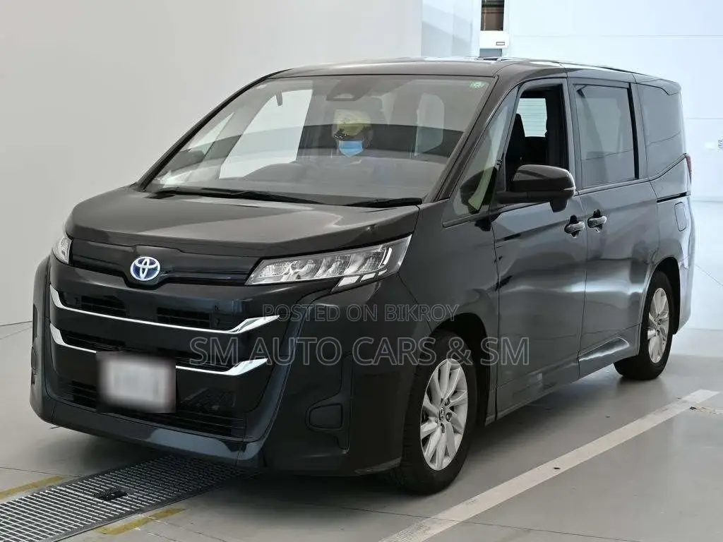 Toyota Noah Hybrid G Black New 2022