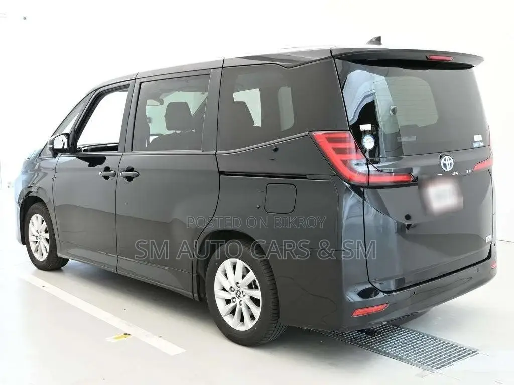 Toyota Noah Hybrid G Black New 2022
