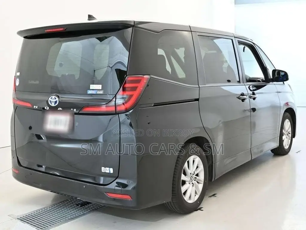 Toyota Noah Hybrid G Black New 2022