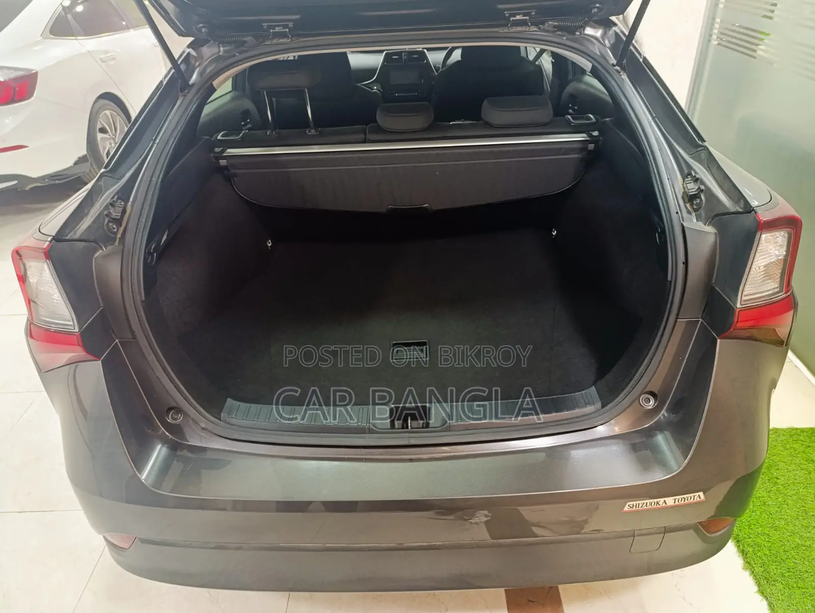 Toyota Prius S_READY_SHOWROOM 2020