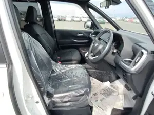 Toyota Noah Hybrid SZ Pearl New 2022