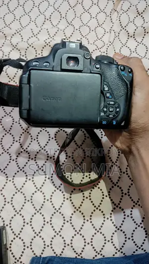 ক্যানন ডিএসএলআর ক্যামেরা
