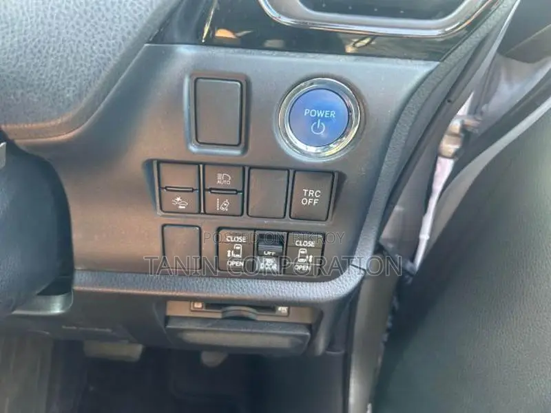 Toyota Noah Hybrid G 2 Door Power 2020