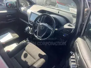 Toyota Noah Hybrid G 2 Door Power 2020