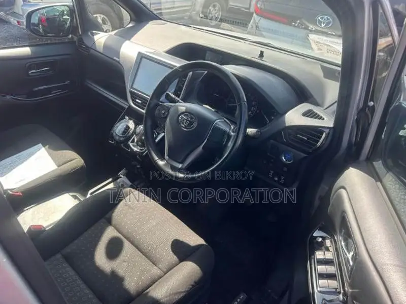 Toyota Noah Hybrid G 2 Door Power 2020