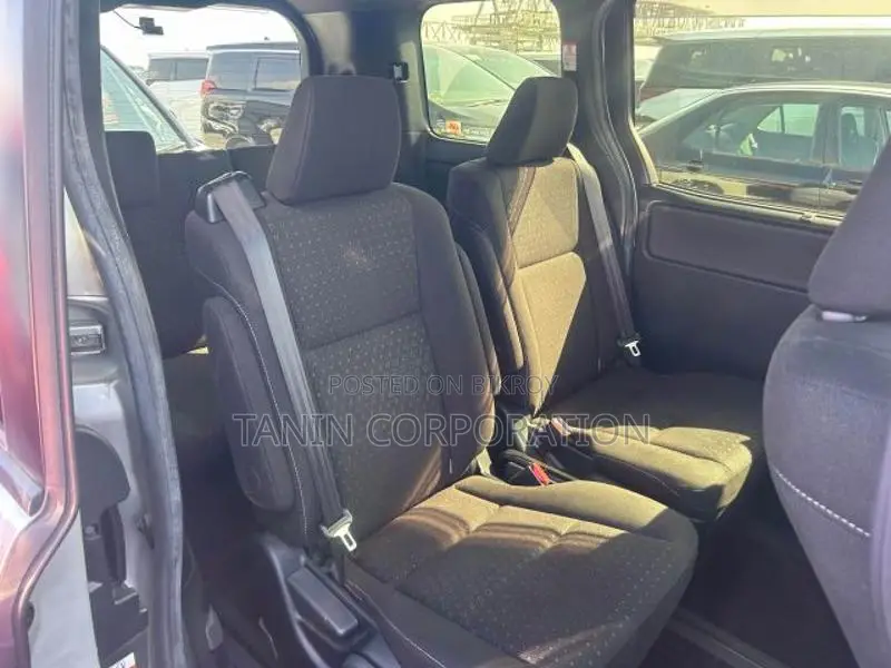 Toyota Noah Hybrid G 2 Door Power 2020