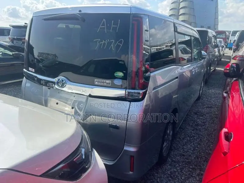 Toyota Noah Hybrid G 2 Door Power 2020