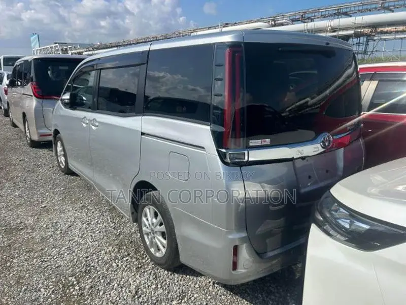 Toyota Noah Hybrid G 2 Door Power 2020