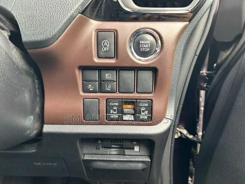 Toyota Esquire Non hybrid Gi Wine 2021