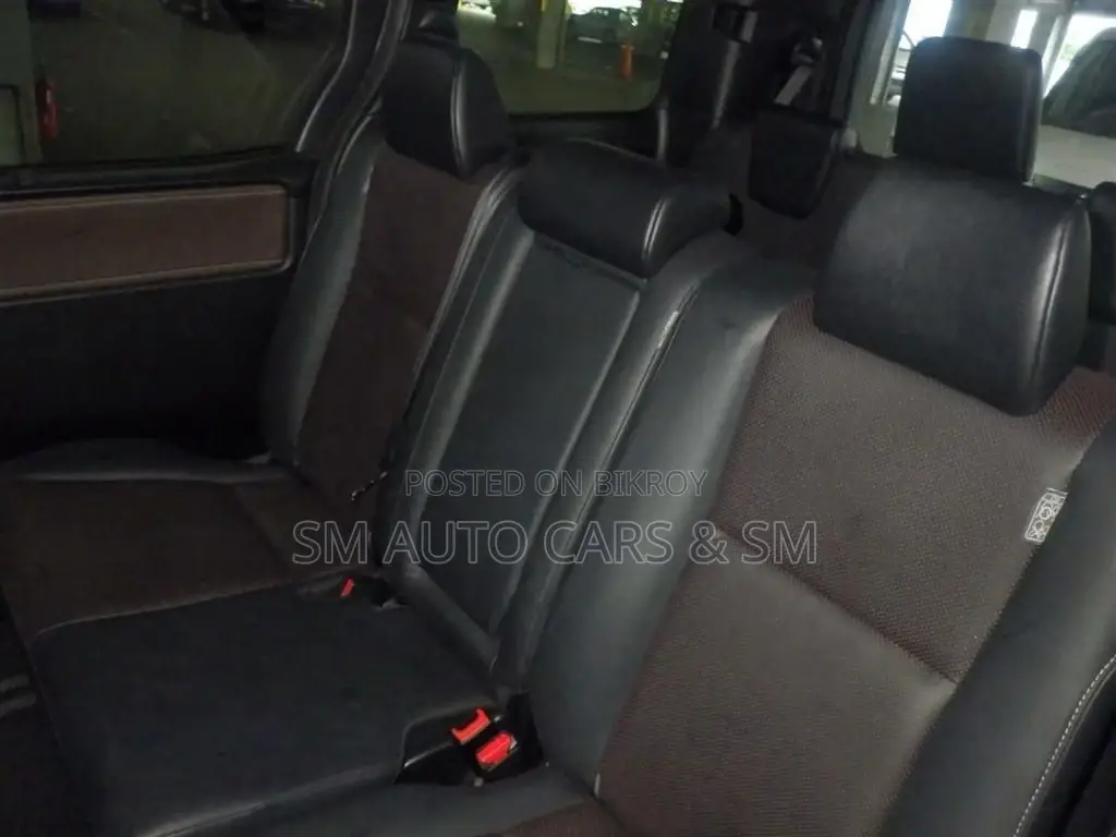 Toyota Esquire Non hybrid Gi Wine 2021