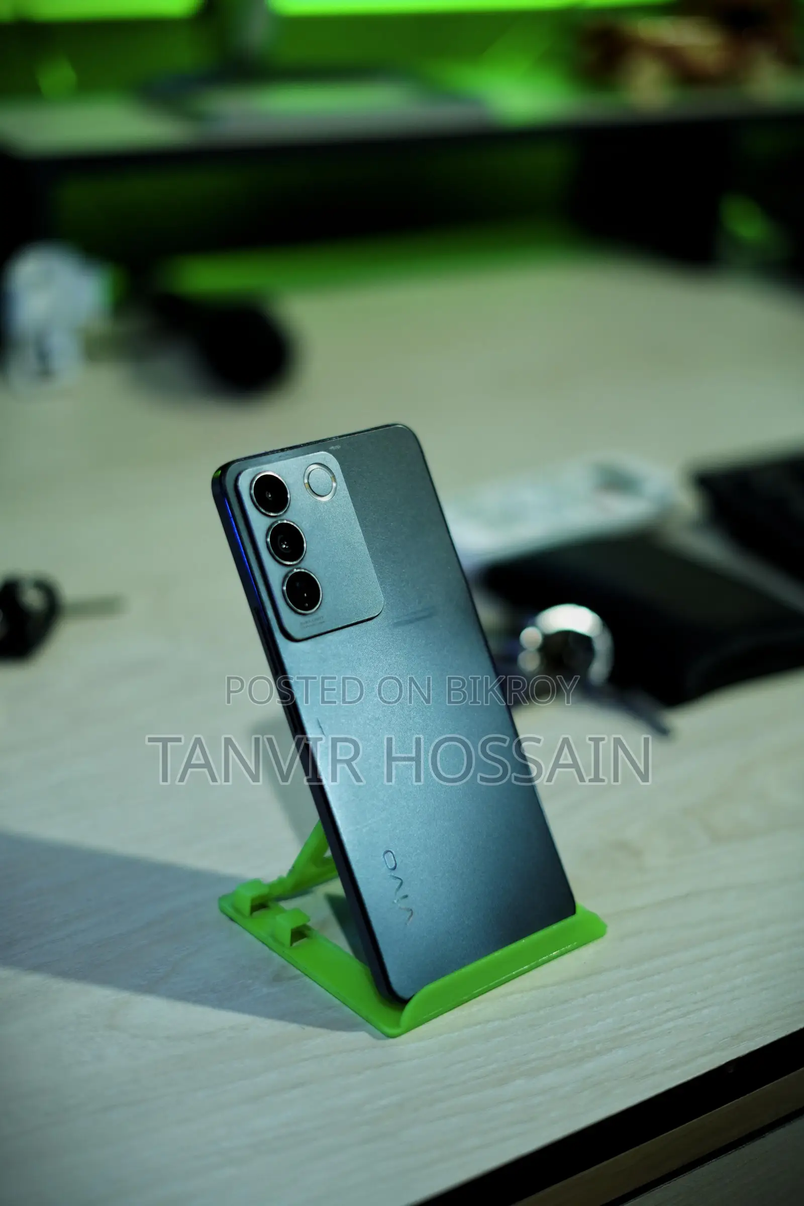 Vivo V27e . (Used)