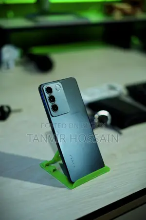 Vivo V27e . (Used)