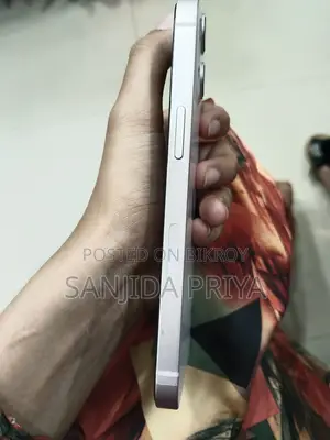 Apple iPhone 13 (Used)