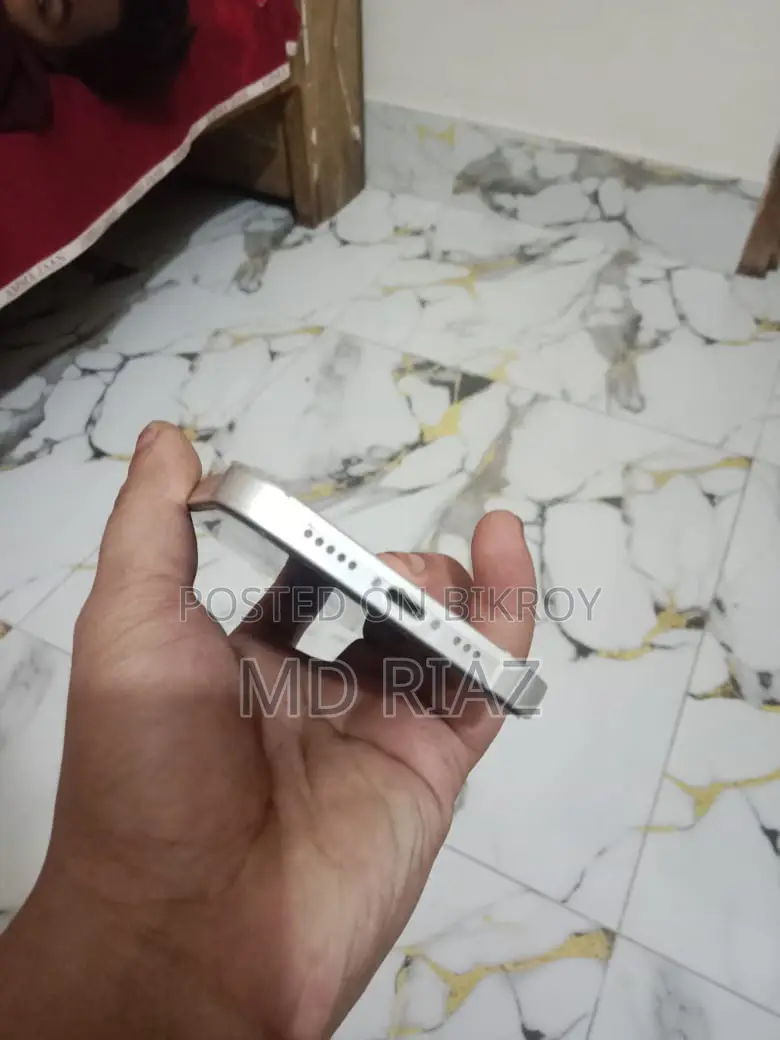 Apple iPhone 12 (Used)