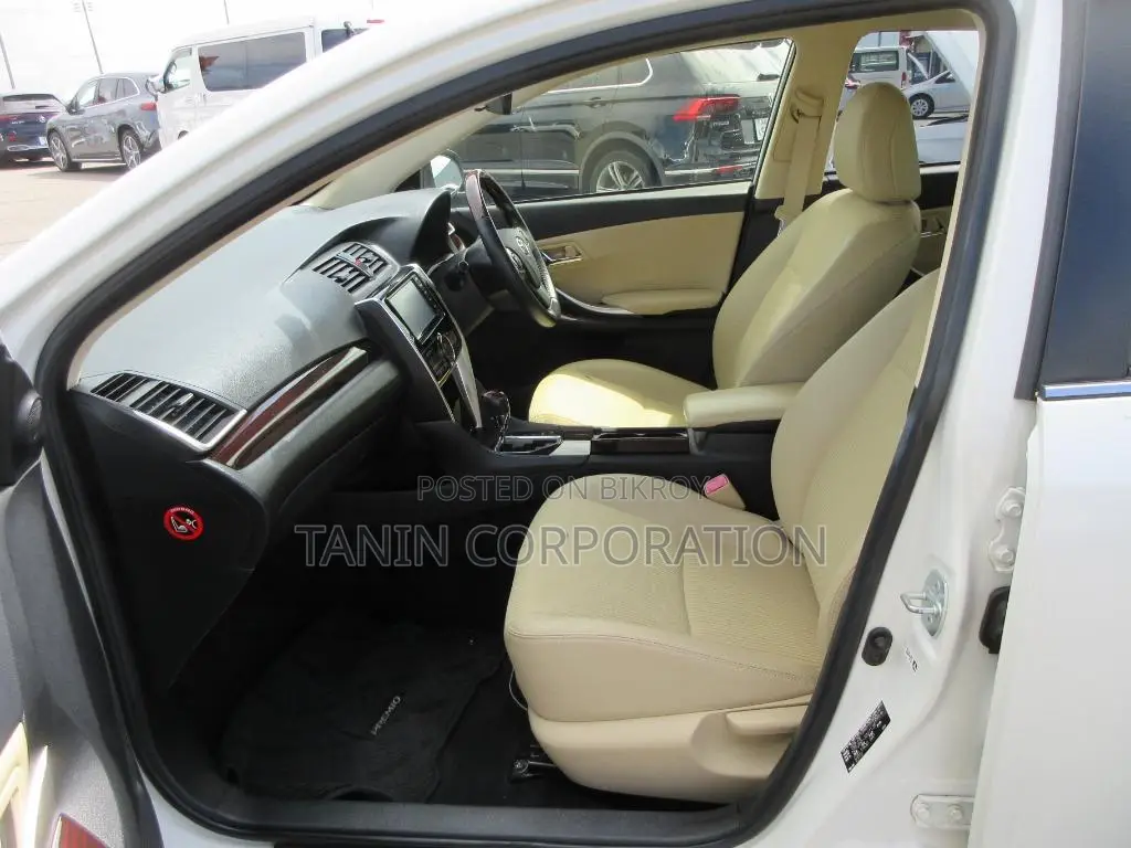 Toyota Premio F-EX 4.5 2020