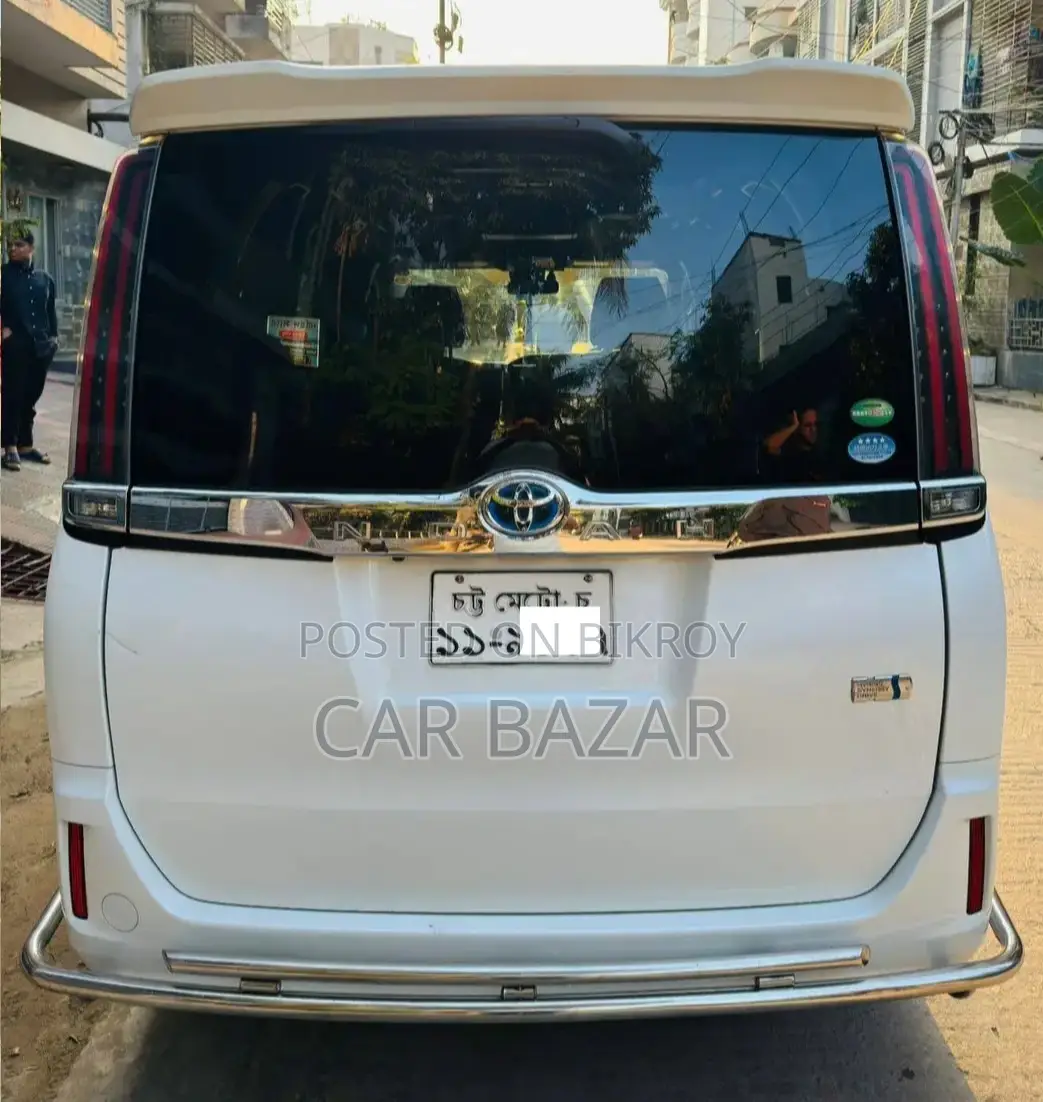 Toyota Noah 2.0 FWD (8 Seater) 2017 White