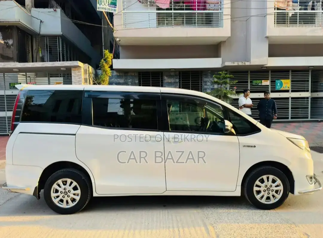 Toyota Noah 2.0 FWD (8 Seater) 2017 White