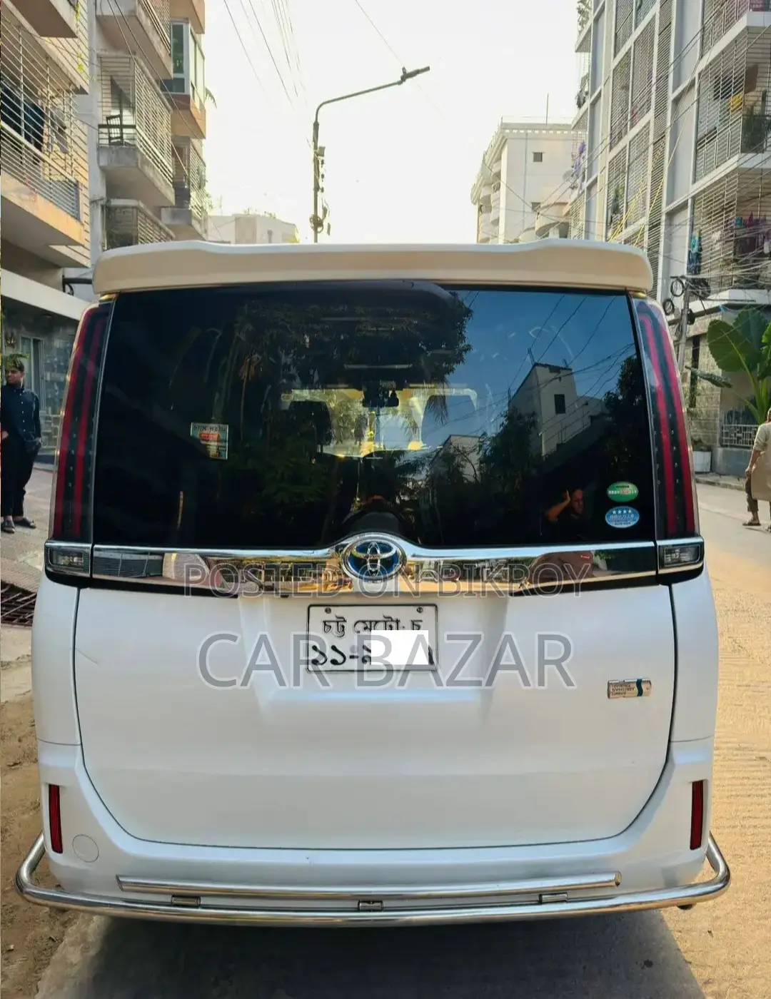 Toyota Noah 2.0 FWD (8 Seater) 2017 White