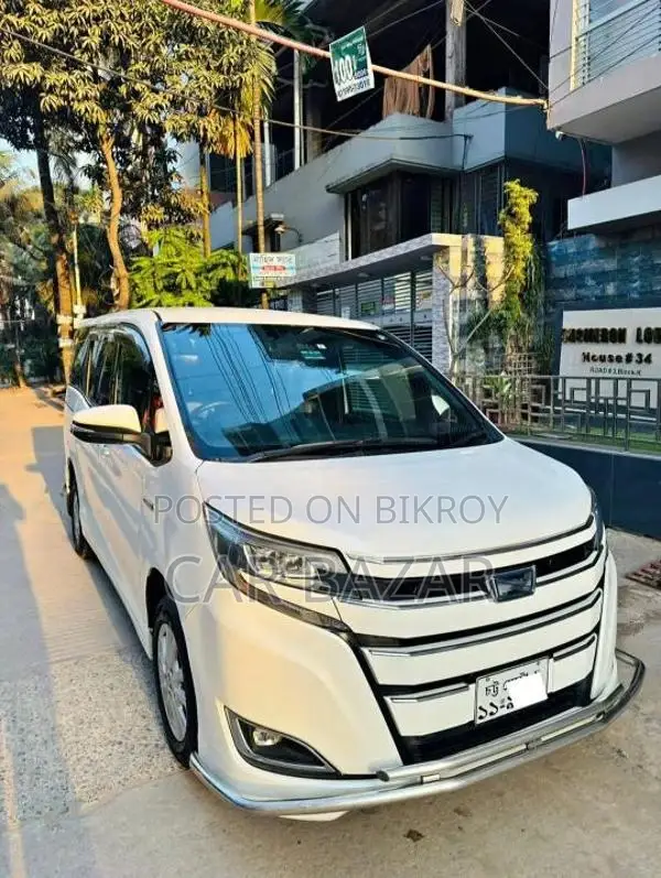 Toyota Noah 2.0 FWD (8 Seater) 2017 White