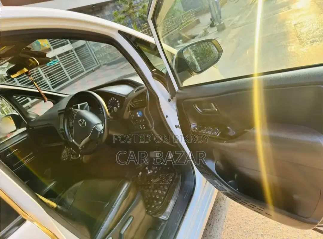 Toyota Noah 2.0 FWD (8 Seater) 2017 White