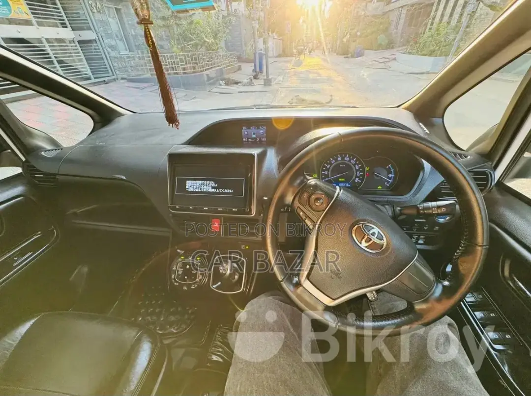 Toyota Noah 2.0 FWD (8 Seater) 2017 White