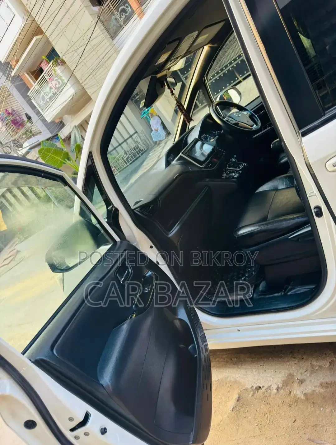Toyota Noah 2.0 FWD (8 Seater) 2017 White