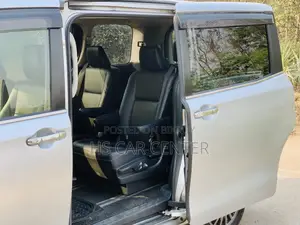 Toyota Esquire Gi Push Start 2017