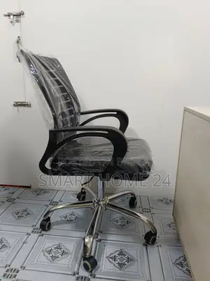 Modern Breathable Office Chair – Smart Design for Comfort