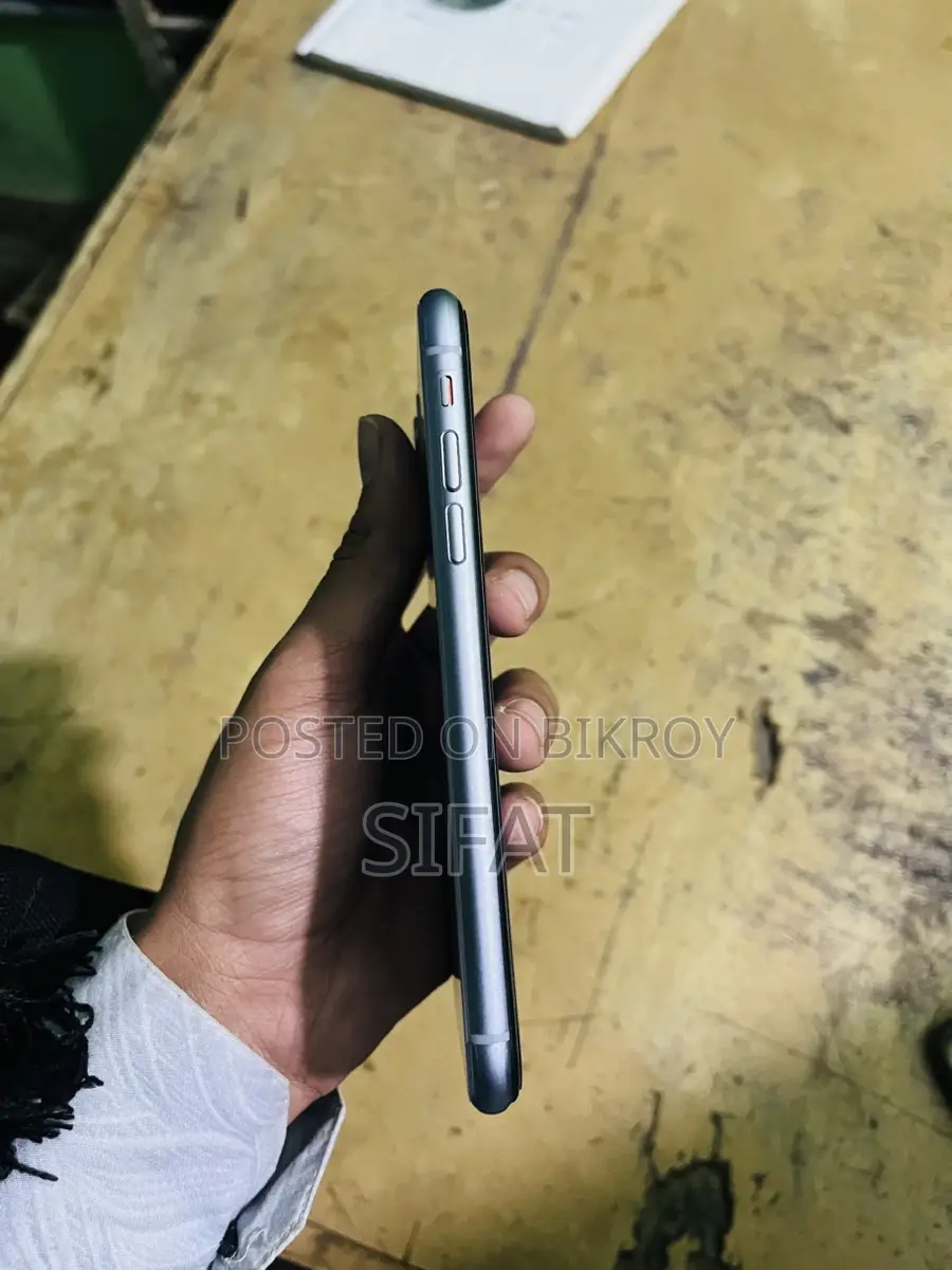 Apple iPhone 11 (Used)