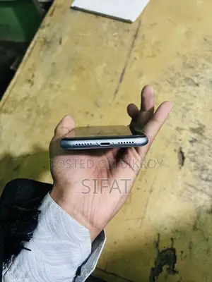 Apple iPhone 11 (Used)