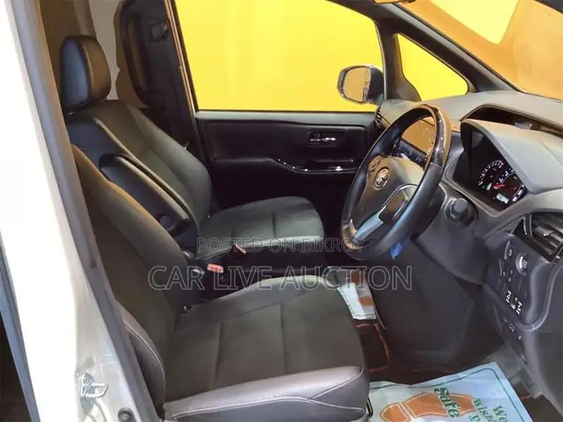 Toyota Noah Hybrid SI WXB 2021