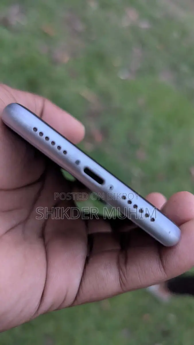 Apple iPhone 11 (Used)