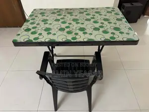 ৪ সিটের বেঙ্গল ডাইনিং টেবিল সাথে একটি আরামদায়ক আর্ম চেয়ার।