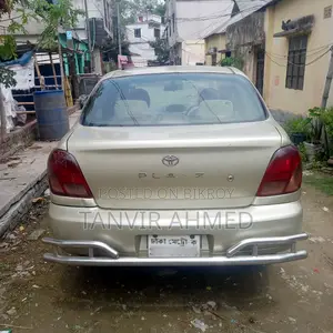 Toyota Platz . 2000