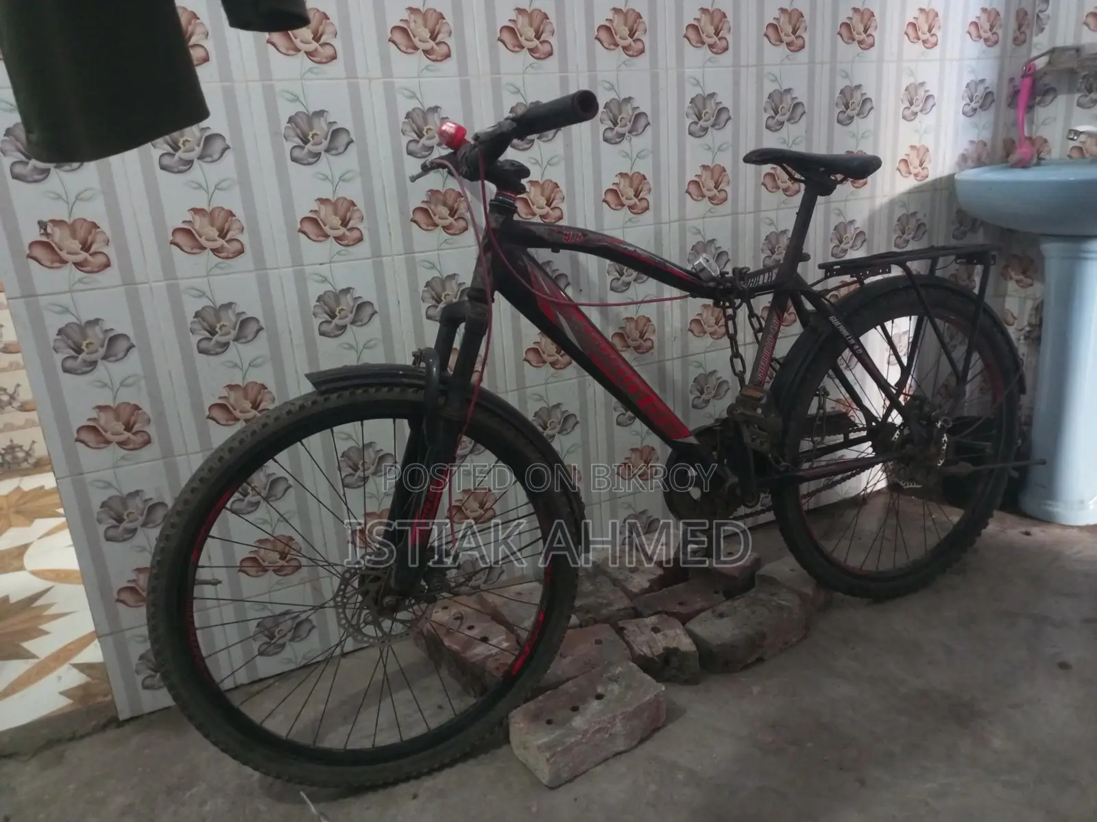 This Is a Seventy One Guerilla 10 Non-gear Disk Break Bicycle.