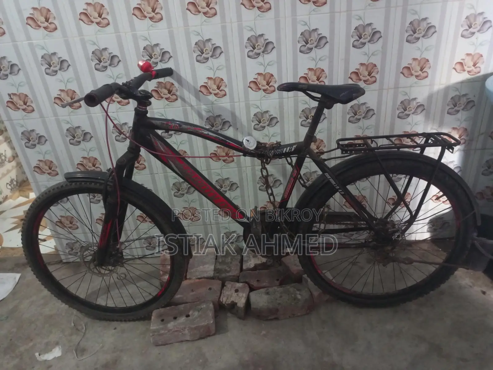 This Is a Seventy One Guerilla 10 Non-gear Disk Break Bicycle.