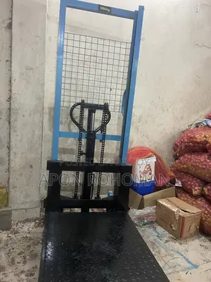 Manual Hydraulic Stacker