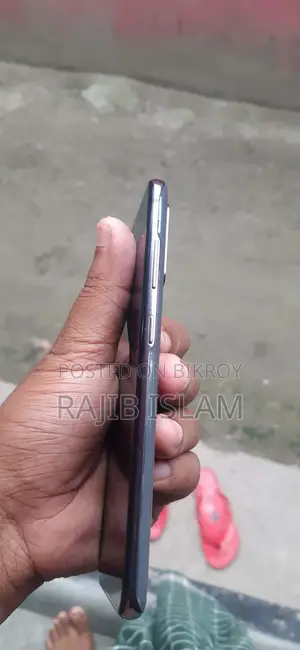 Samsung Galaxy S20 (Used)