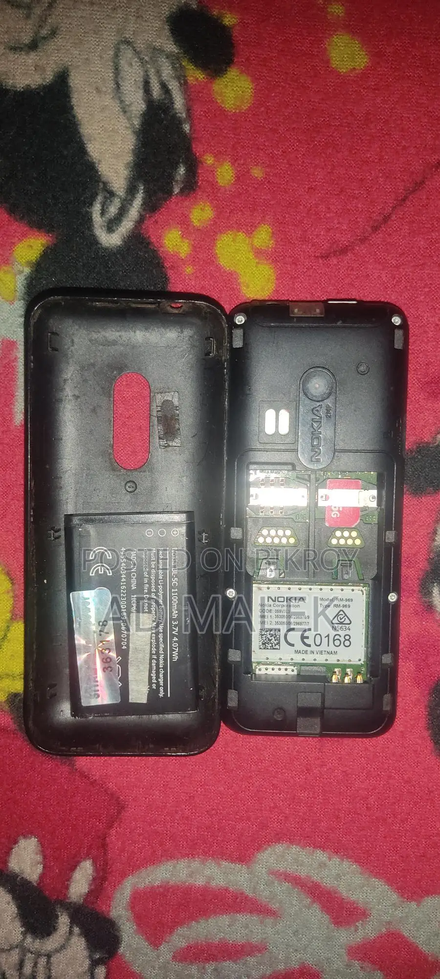 Nokia 220 button phone (Used)