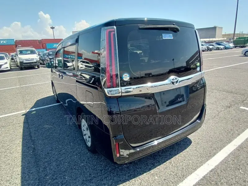 Toyota Noah Non Hybrid{X} 2020