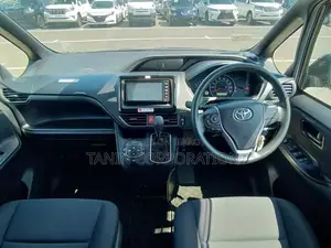 Toyota Noah Non Hybrid{X} 2020