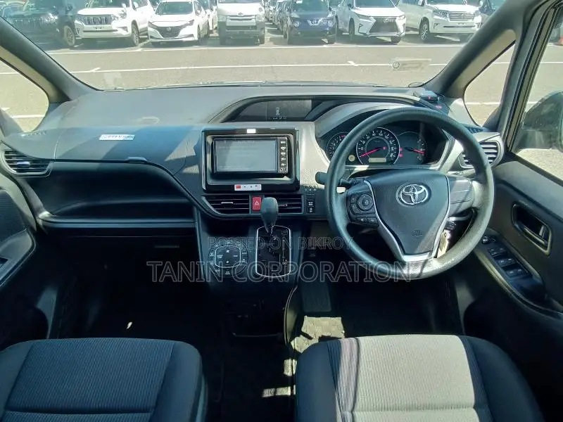 Toyota Noah Non Hybrid{X} 2020