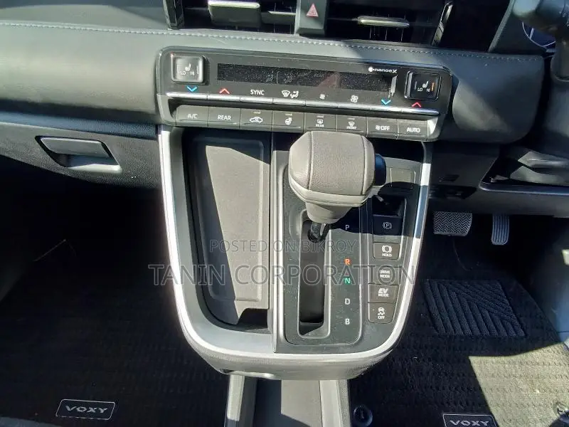 Toyota Voxy Hybrid S-Z 2024