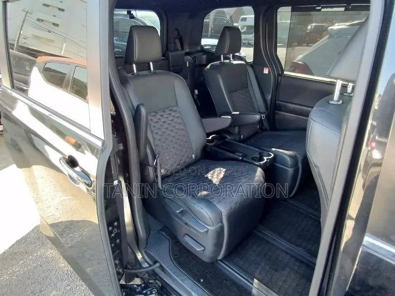 Toyota Voxy Hybrid S-Z 2024